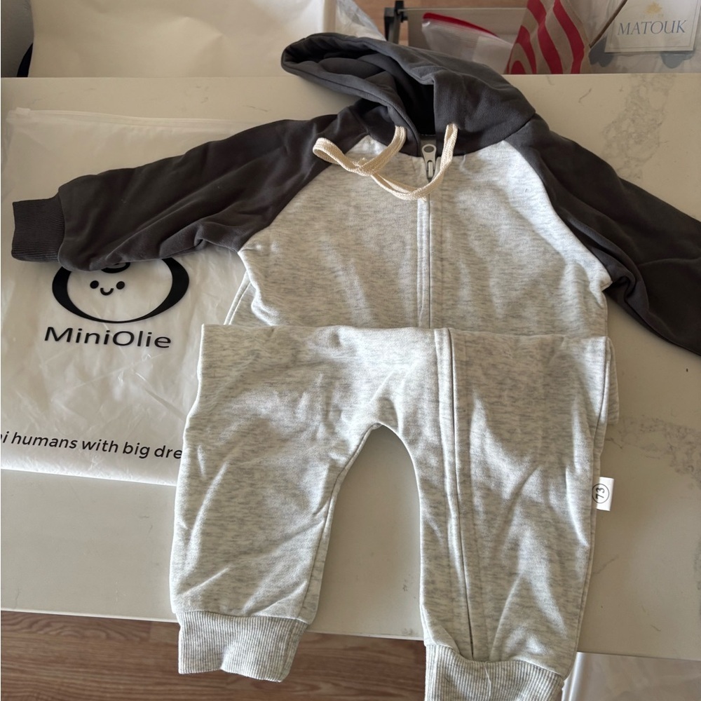NEW MINIOLIE Baby Color Block Loose Hooded Romper size 6-12 months dark grey